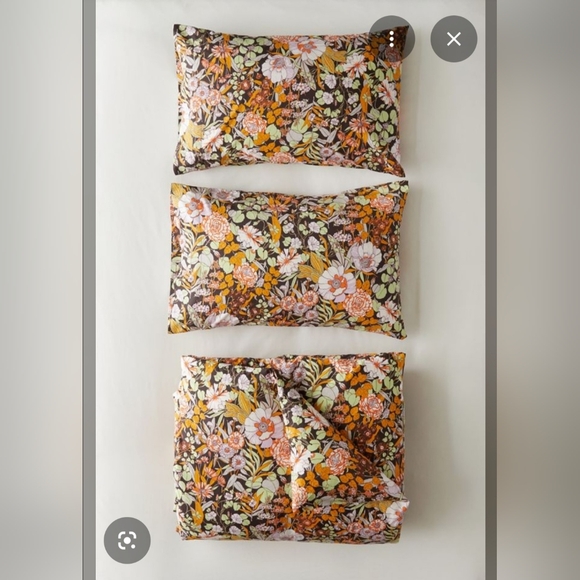 Urban Outfitters Mila Sketched Floral Duvet Cover And Shams - Picture 3 of 4